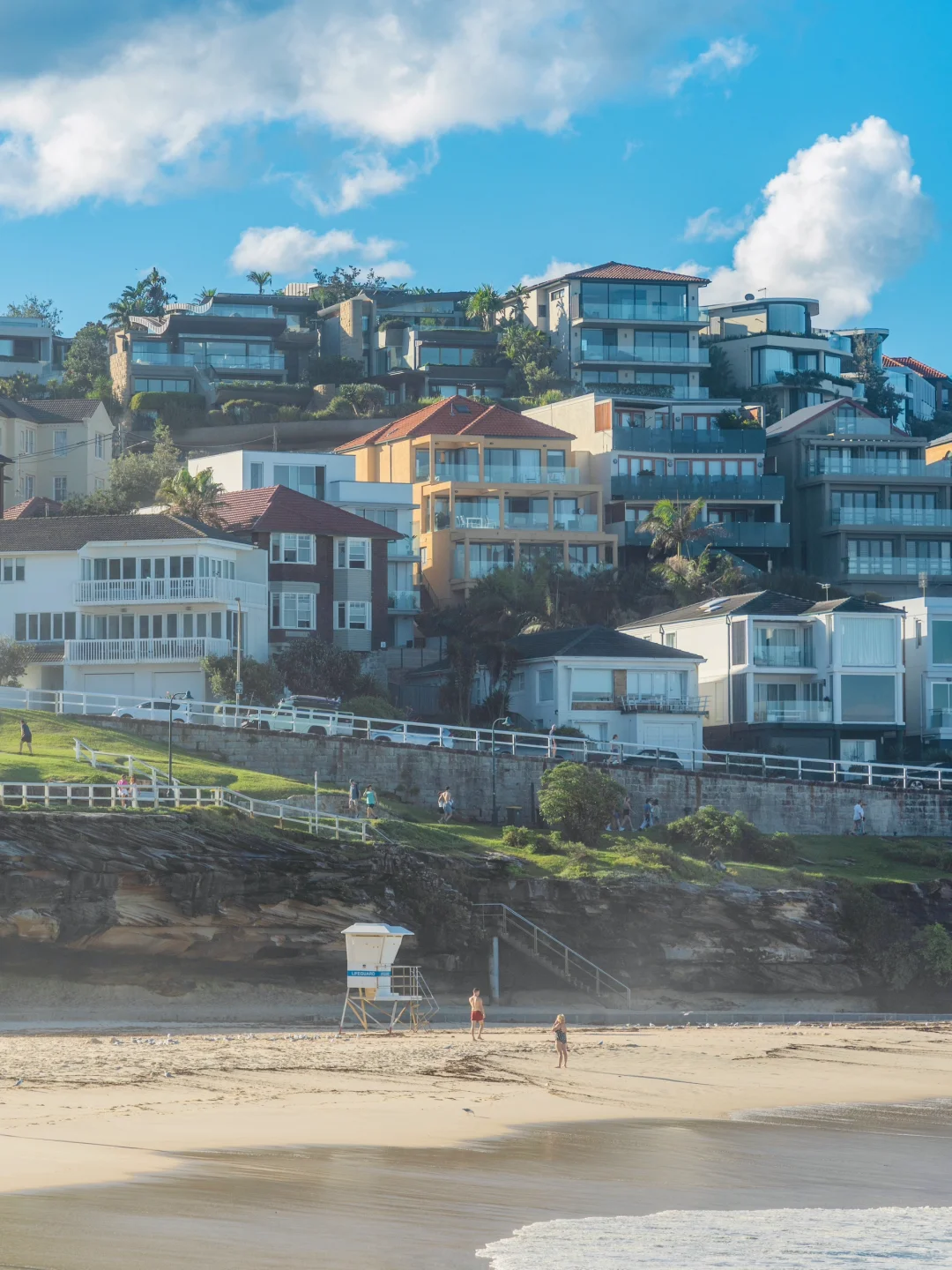 Start your 6 km coastal hike from Bondi in the morning or Coogee in the afternoon to enjoy the walk without the sun in your eyes.