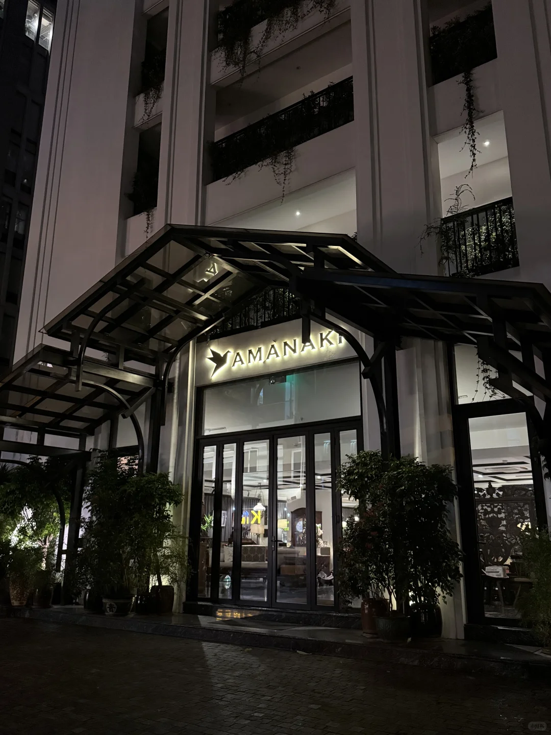 From the antique decor to the wooden furniture, this Nanyang-style hotel instantly transports you back to an old Indochine era.