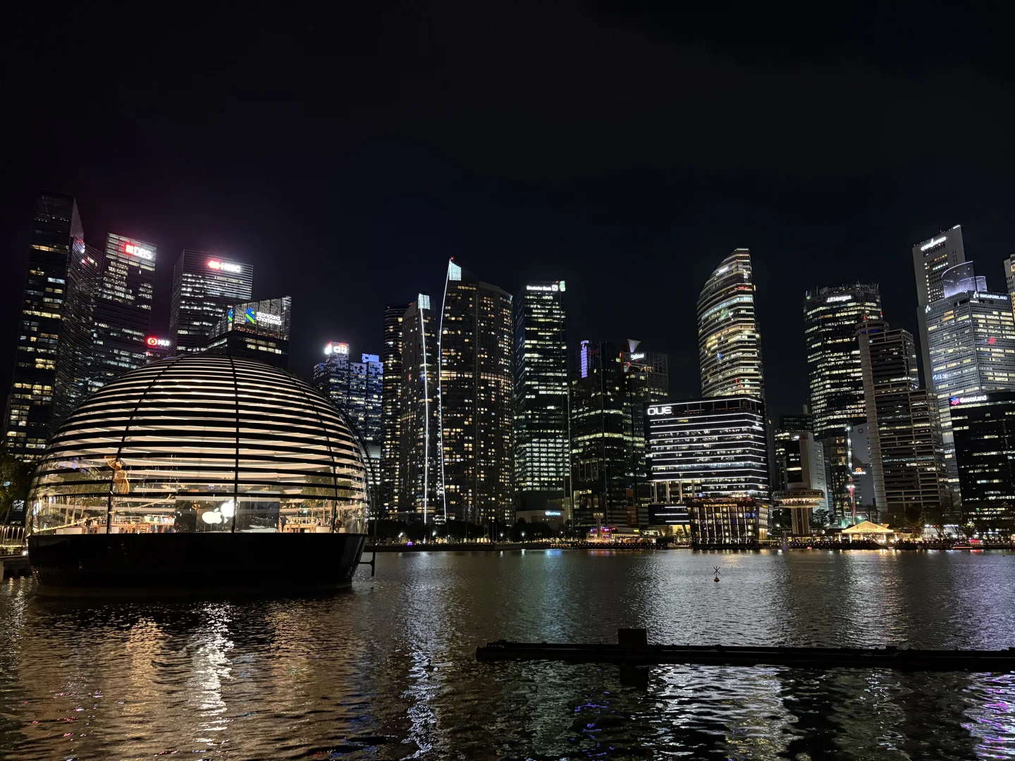 An essential tip for your night out in Singapore: Always bring a jacket, as the indoor air conditioning is seriously cold.